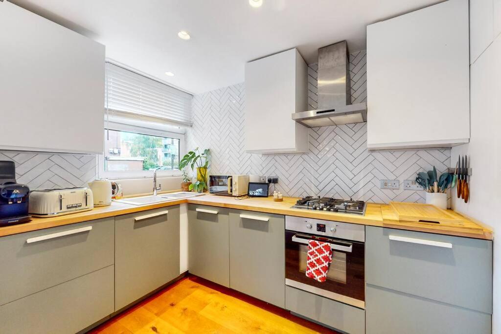 Charming 2-Bedroom Maisonette With Private Garden Londres Extérieur photo